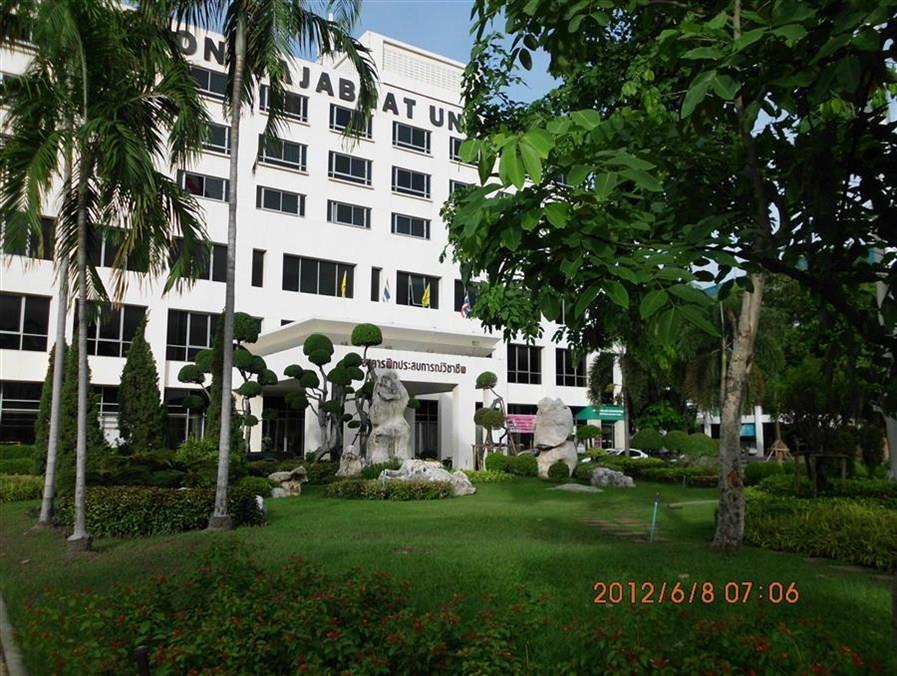 Phranakhon Grand View Hotel Banguecoque Exterior foto